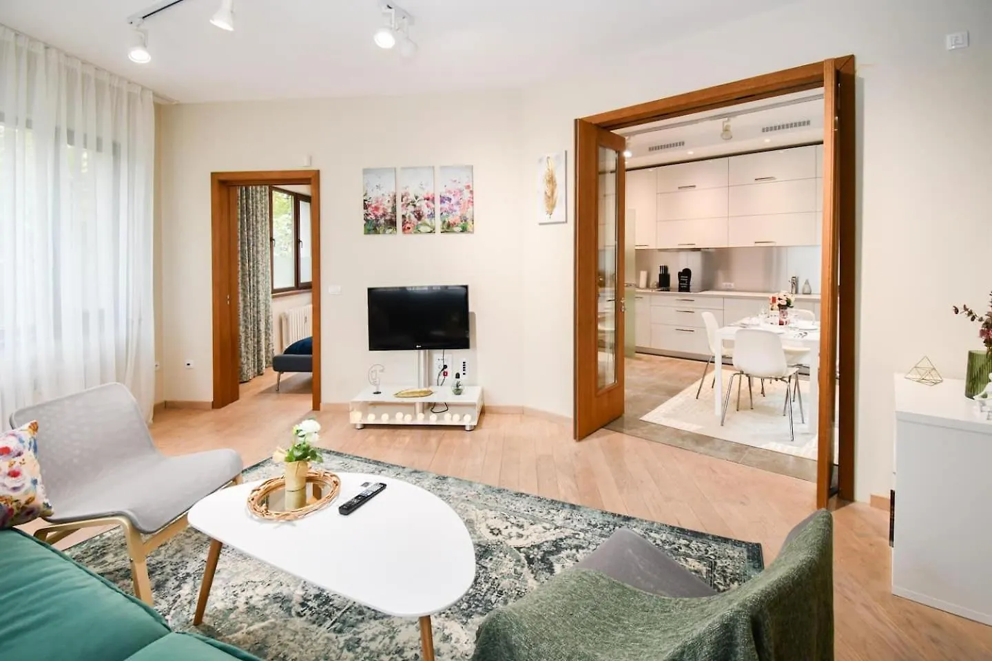 You Will This New Modern & Spacious Apt! Sofia Apartment