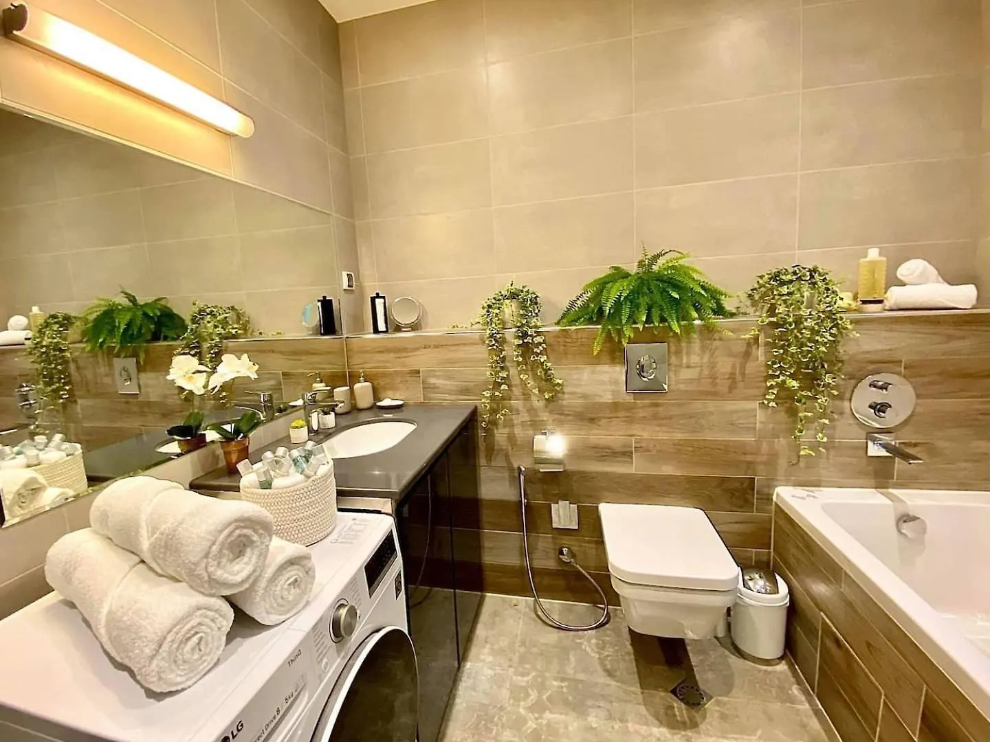 You Will This New Modern & Spacious Apt! Sofia Apartment