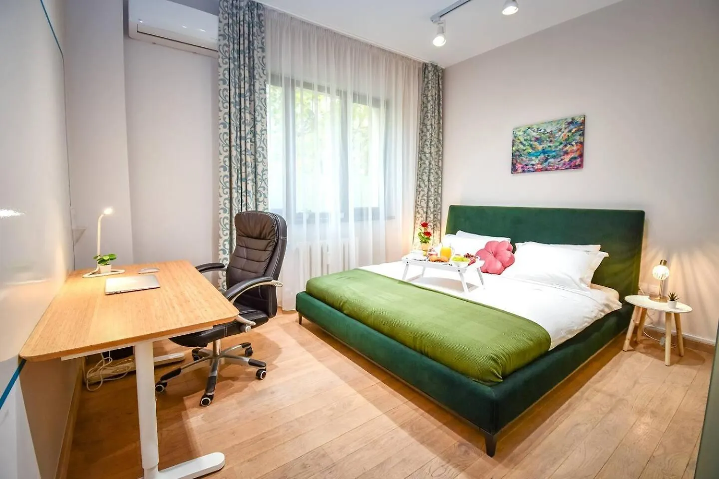 You Will This New Modern & Spacious Apt! Sofie