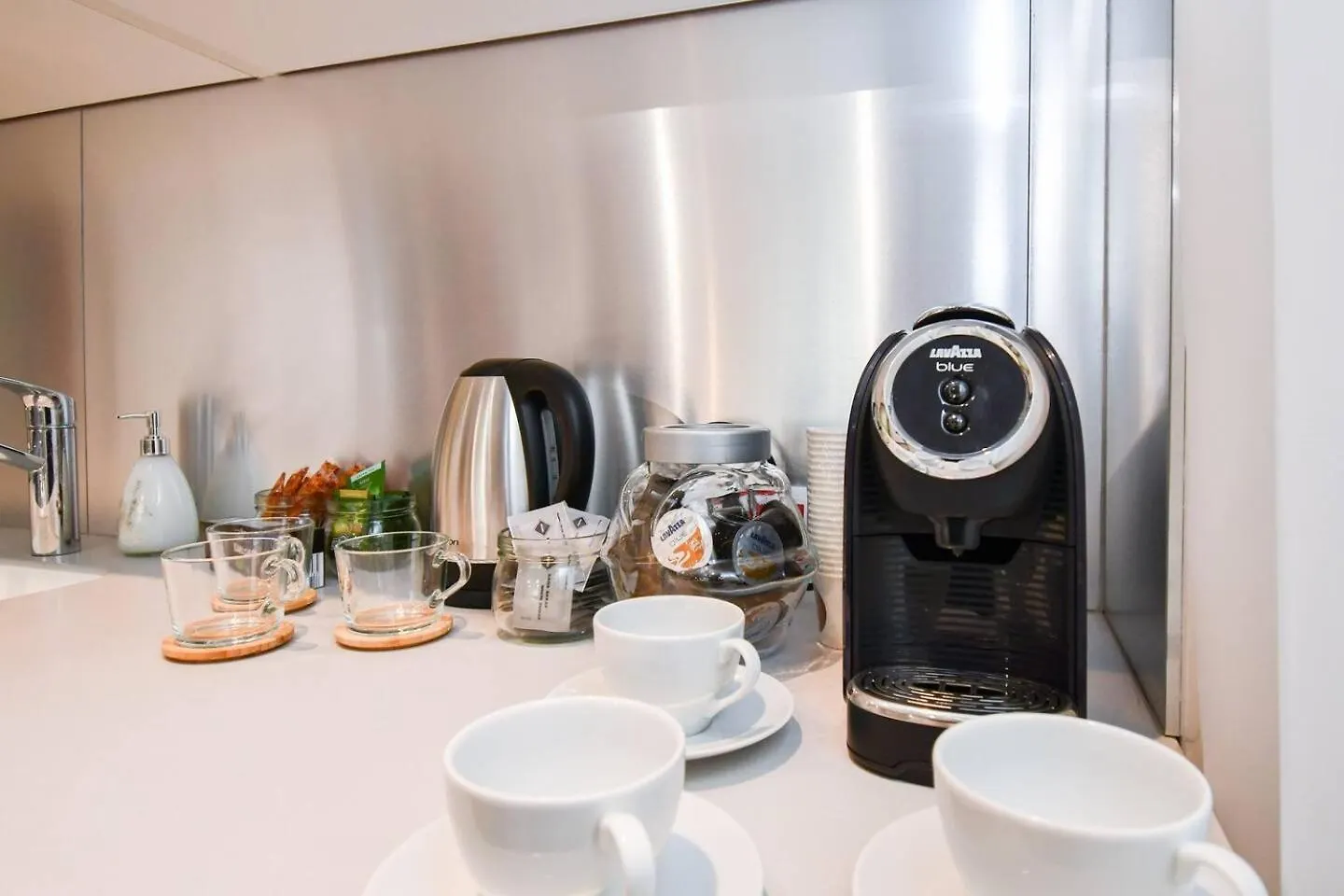 You Will This New Modern & Spacious Apt! Sofia